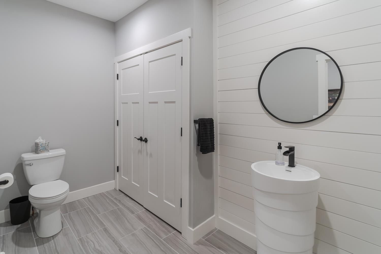 795 Madison Ridge Road Lawrenceburg, IN 47025 - Photo 25 of 72 Powder room in back hall.