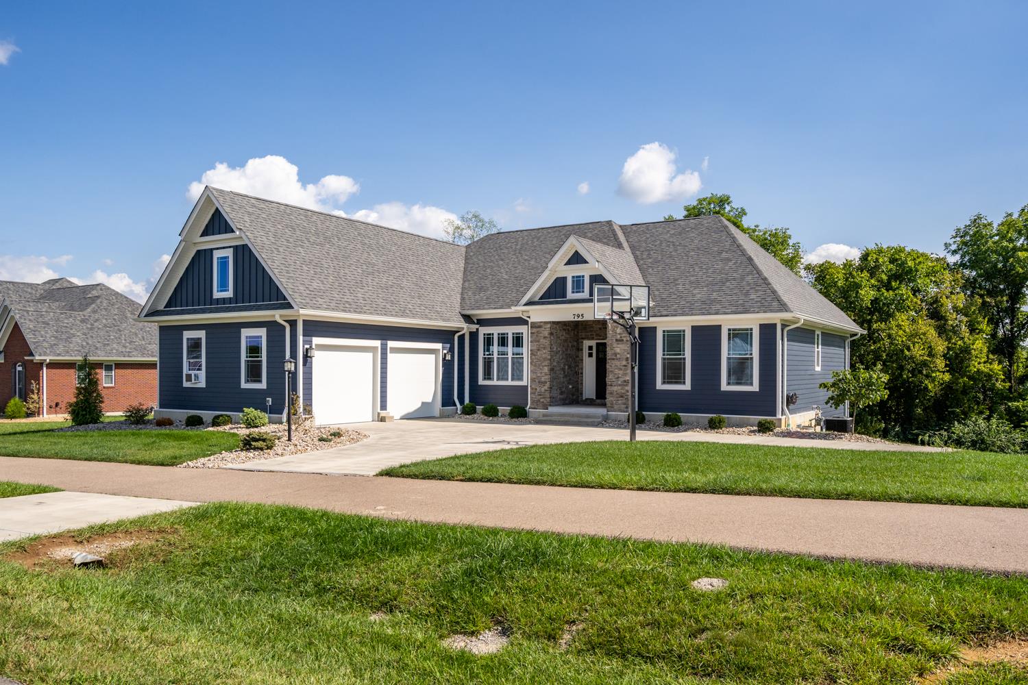 795 Madison Ridge Road Lawrenceburg, IN 47025 - Photo 65 of 72 Side load garage.