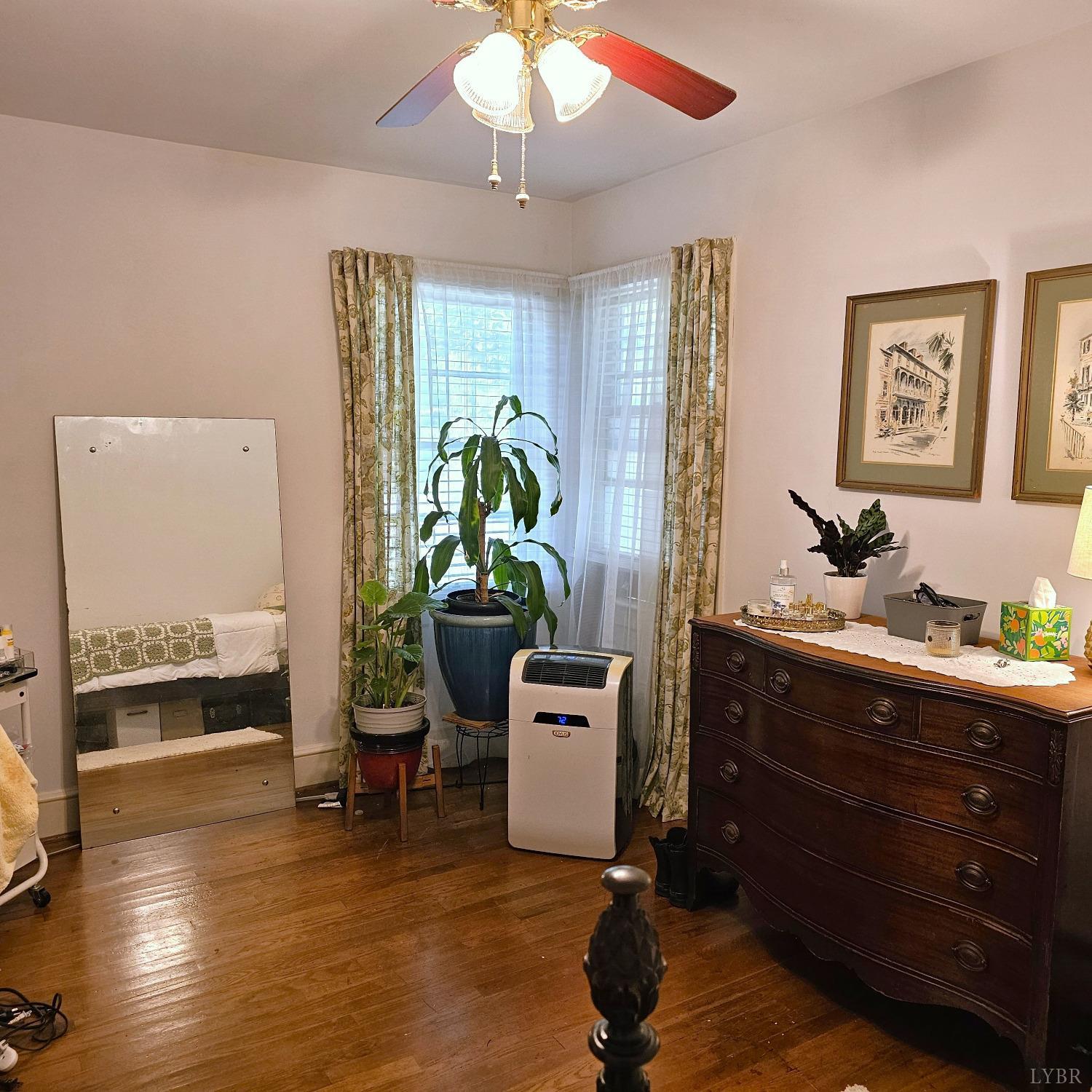 20 Peaks Road Prospect, VA 23960 - Photo 12 of 19 a living room with furniture and a potted plant