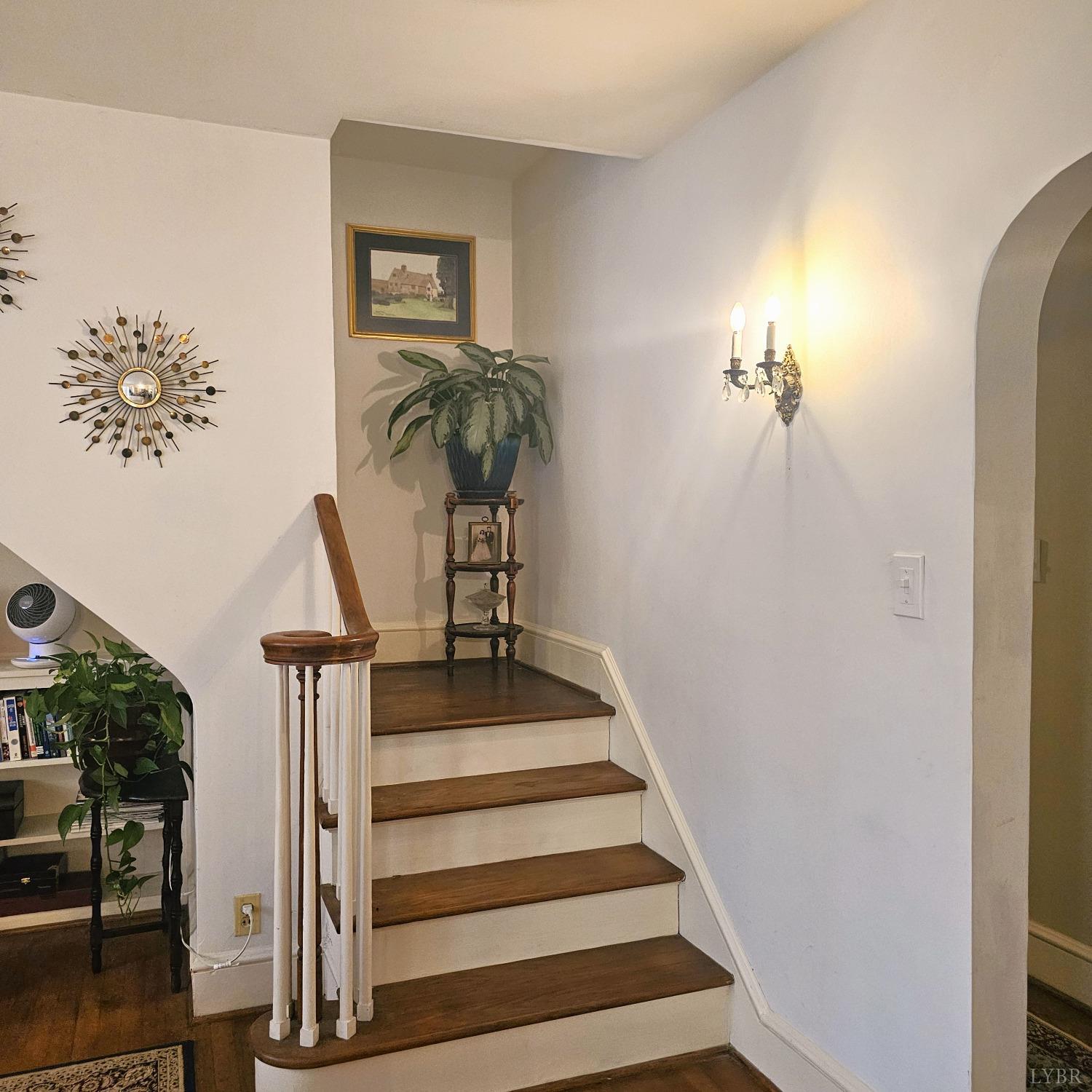 20 Peaks Road Prospect, VA 23960 - Photo 8 of 19 a view of entryway and hall with wooden floor