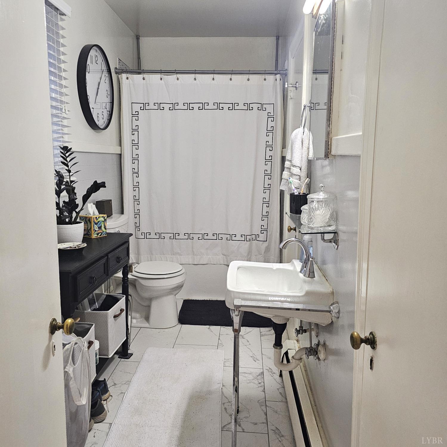 20 Peaks Road Prospect, VA 23960 - Photo 10 of 19 a bathroom with a sink toilet and a mirror