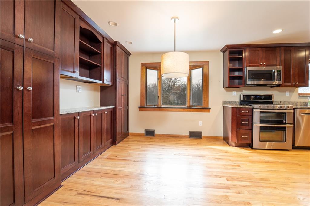 18 Greenwood Road Pittsburgh, PA 15221 - Photo 7 of 24 Gallery Image 7