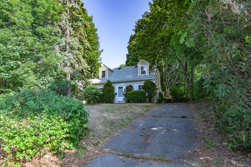 25 Topsfield Road Ipswich, MA 01938 - Photo 1 of 28 Gallery Image 1