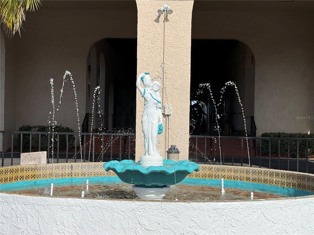 10036 63rd Avenue North, Unit 16 St. Petersburg, FL 33708 - Photo 23 of 30 a view of backyard with tub