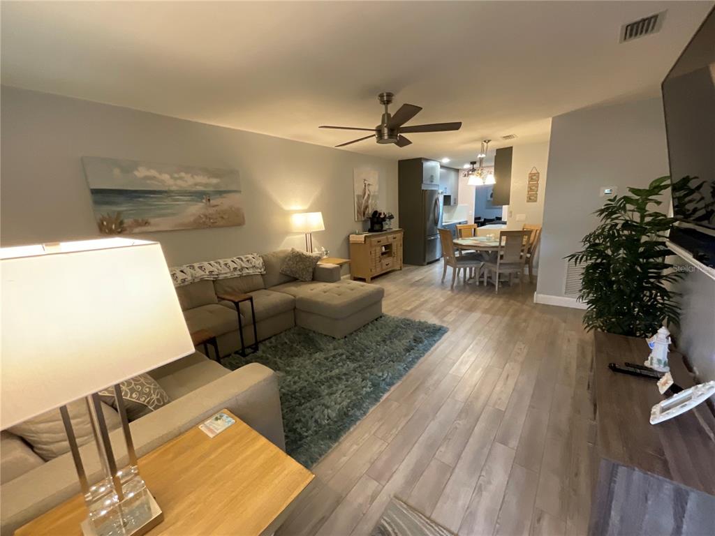 10036 63rd Avenue North, Unit 16 St. Petersburg, FL 33708 - Photo 5 of 30 a living room with furniture