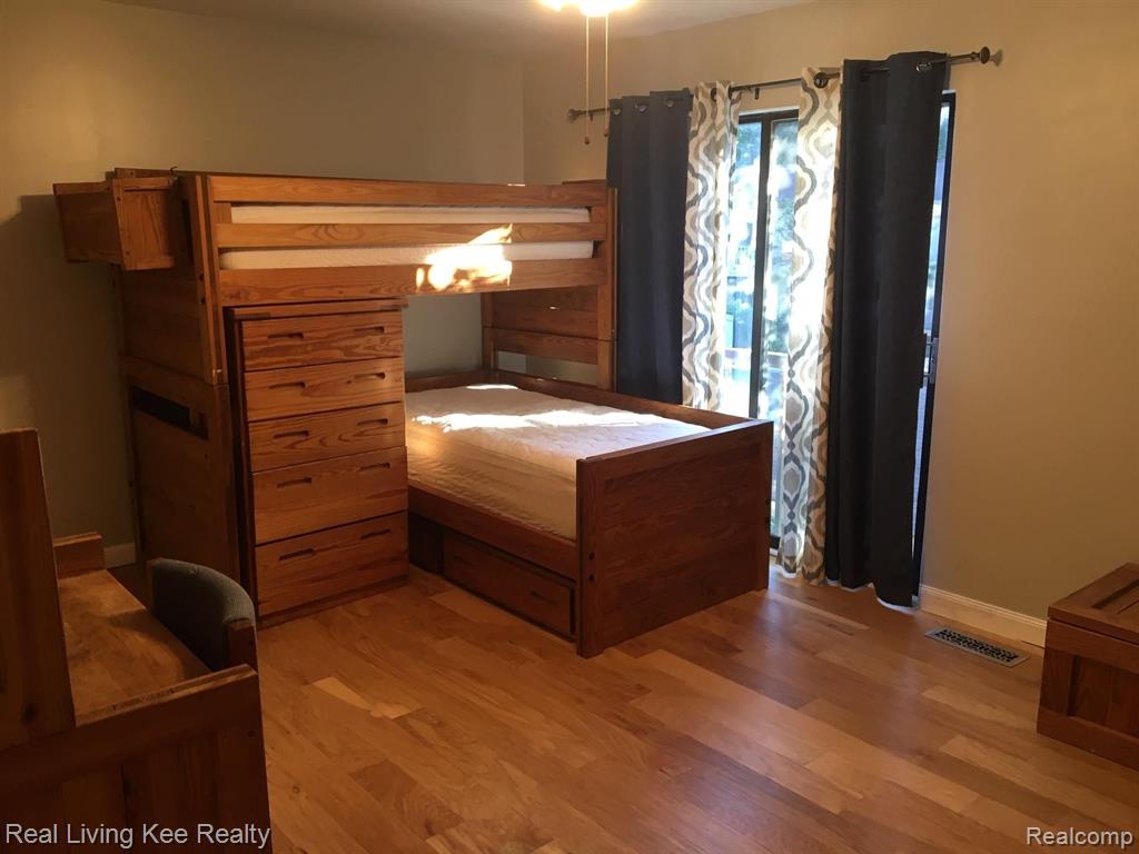 1422 Oakbrook Rochester Hills Rochester, MI 48307 - Photo 18 of 33