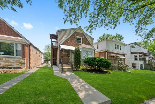 $2,150 | 3055 North Nordica Avenue, Unit 2, Chicago, IL 60634