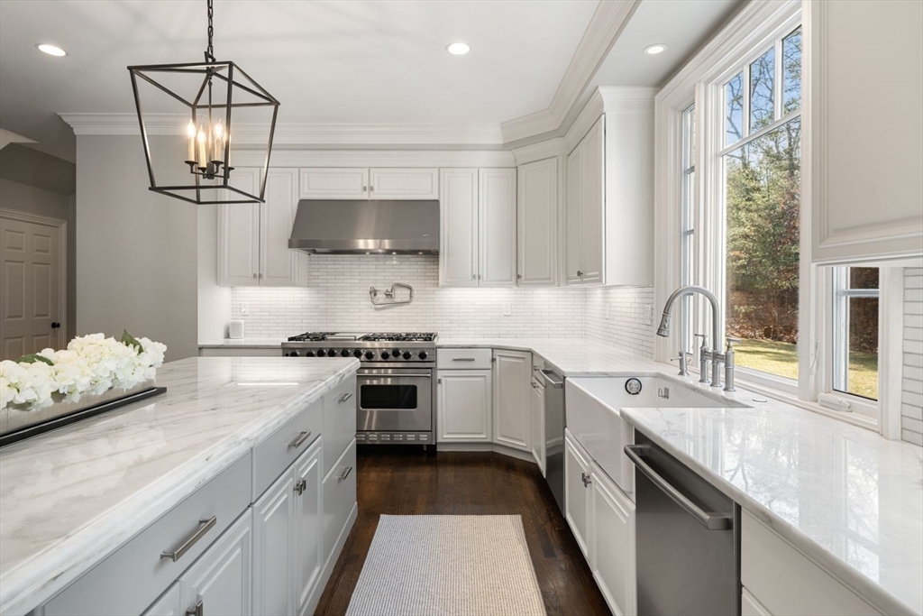 81 Montvale Road Weston, MA 02493 - Photo 13 of 42