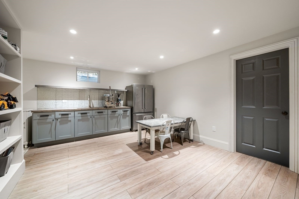 81 Montvale Road Weston, MA 02493 - Photo 33 of 42