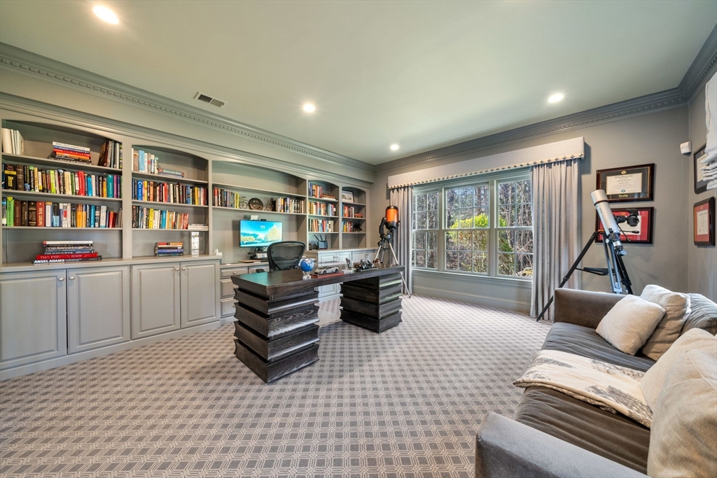 81 Montvale Road Weston, MA 02493 - Photo 4 of 42