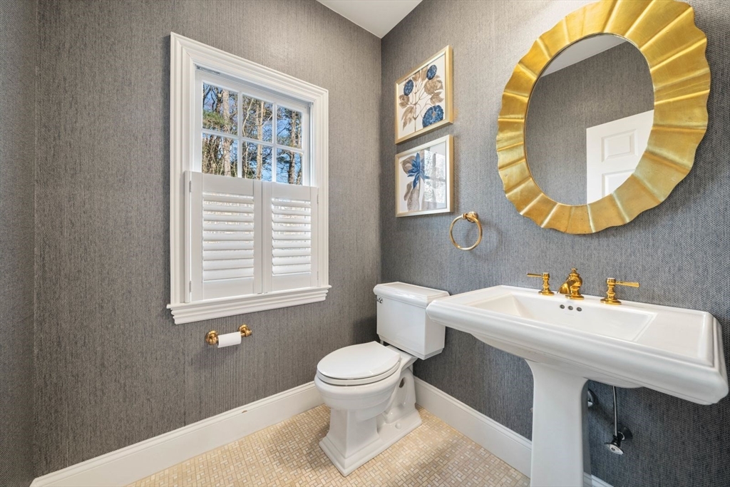 81 Montvale Road Weston, MA 02493 - Photo 5 of 42