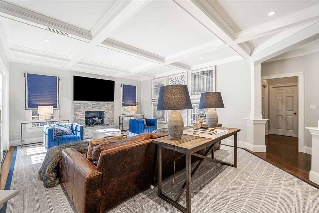 81 Montvale Road Weston, MA 02493 - Photo 7 of 42