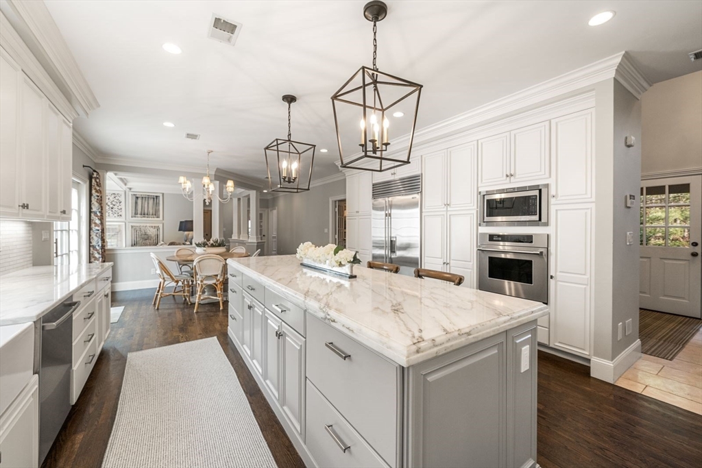 81 Montvale Road Weston, MA 02493 - Photo 10 of 42