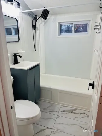 $1,800 | 57 Ridgeview Circle, New London, CT 06320