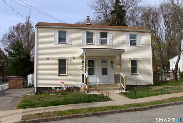 $1,800 | 57 Ridgeview Circle, New London, CT 06320