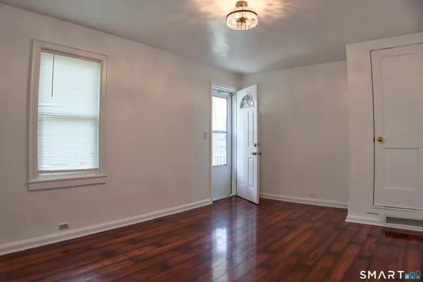 $1,800 | 57 Ridgeview Circle, New London, CT 06320
