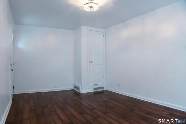$1,800 | 57 Ridgeview Circle, New London, CT 06320