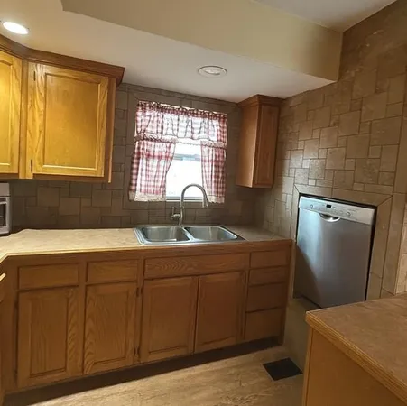 $589,950 | 13641 Hollingsworth Road, Kansas City, KS 66109