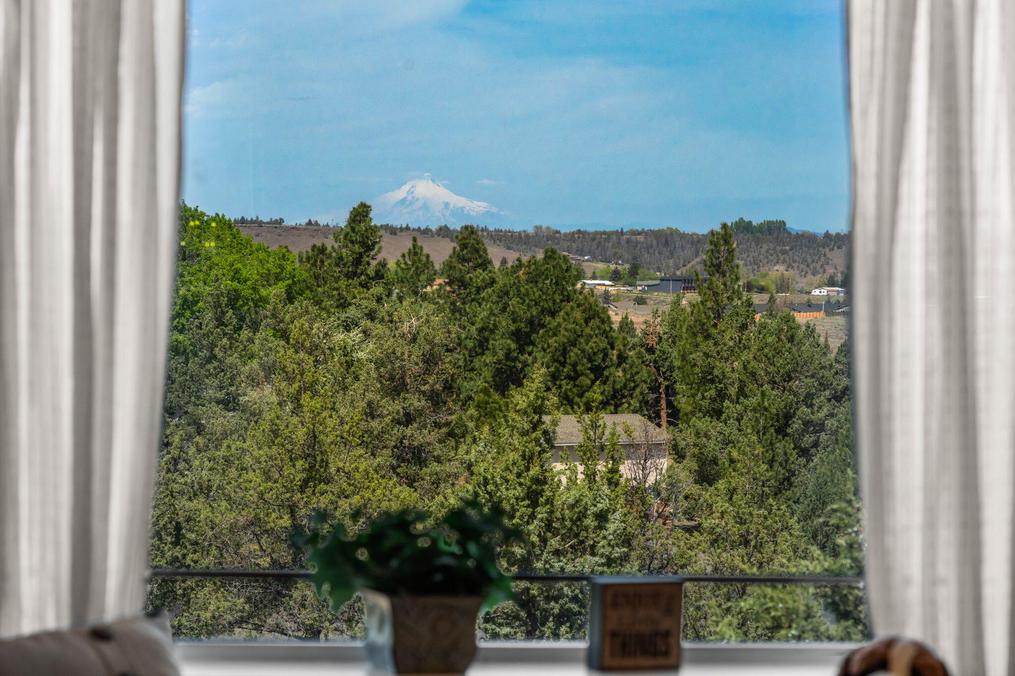 505 Southeast Rancho Lane Madras, OR 97741 - Photo 36 of 72 Mt Hood from loft area