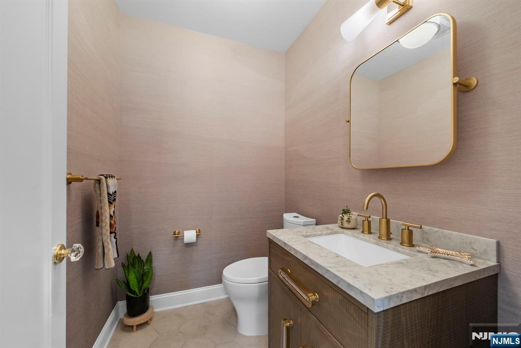 163 Hampton Place Ridgewood, NJ 07450 - Photo 13 of 44