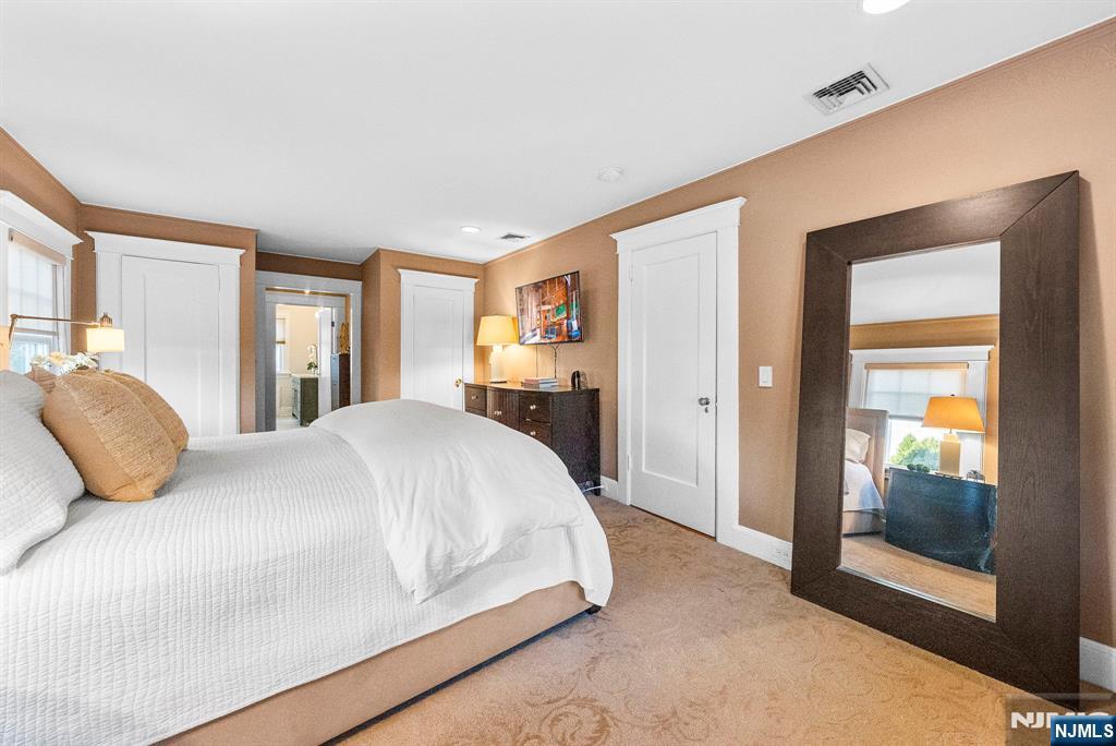 163 Hampton Place Ridgewood, NJ 07450 - Photo 30 of 44