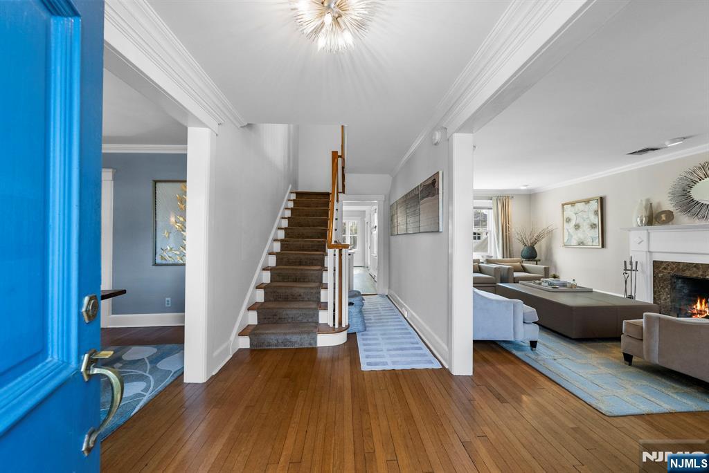 163 Hampton Place Ridgewood, NJ 07450 - Photo 3 of 44