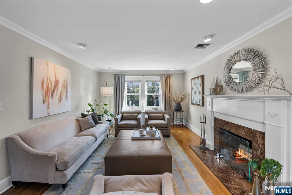 163 Hampton Place Ridgewood, NJ 07450 - Photo 5 of 44