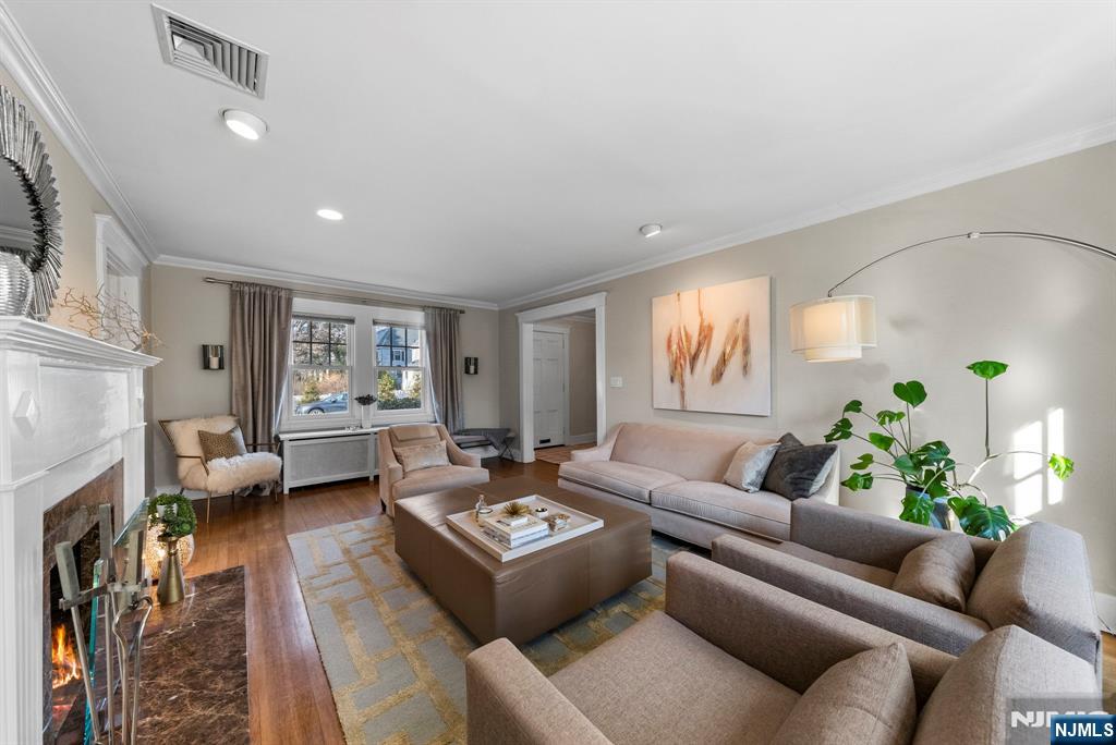 163 Hampton Place Ridgewood, NJ 07450 - Photo 6 of 44