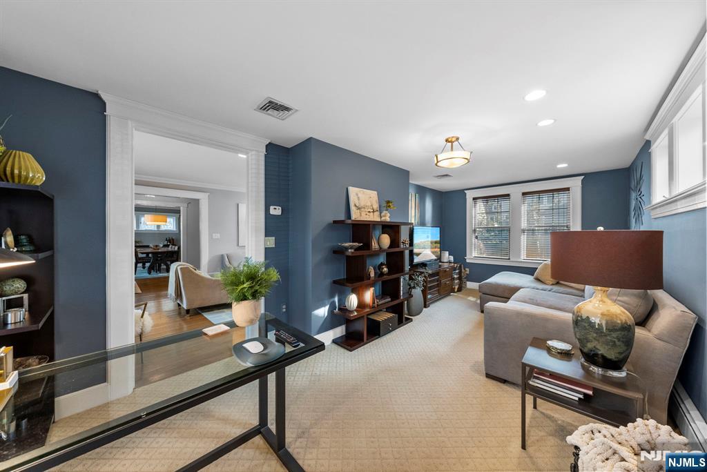 163 Hampton Place Ridgewood, NJ 07450 - Photo 8 of 44