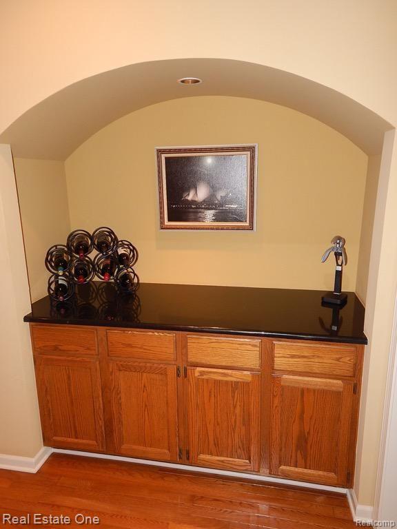 1695 Devonwood Drive Rochester, MI 48306 - Photo 4 of 37 bar.entertaining