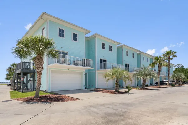 $665,000 | 940 Sound Harbor Circle, Unit 9, Gulf Breeze, FL 32563