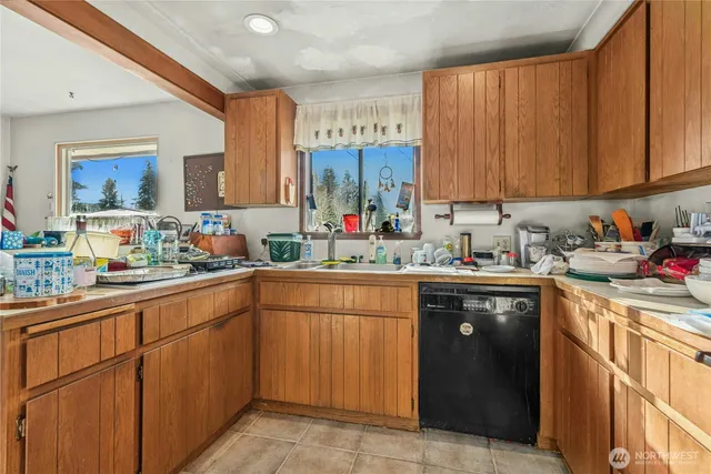 $579,999 | 18016 North Park Avenue North, Shoreline, WA 98133