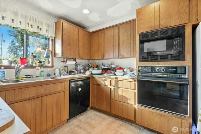 $579,999 | 18016 North Park Avenue North, Shoreline, WA 98133