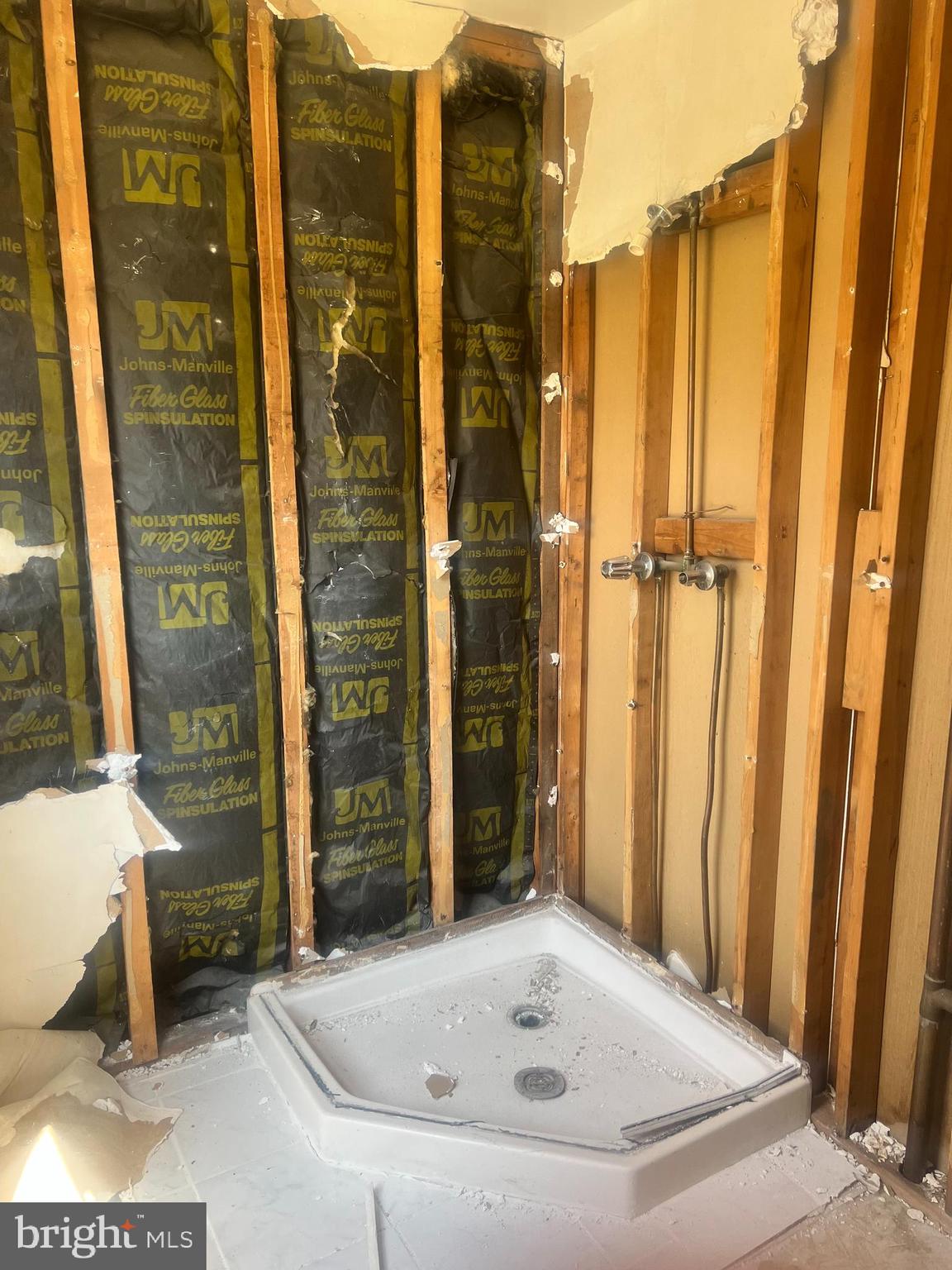 361 Independence Boulevard Lawnside, NJ 08045 - Photo 11 of 14 a bathroom with a tub and shower