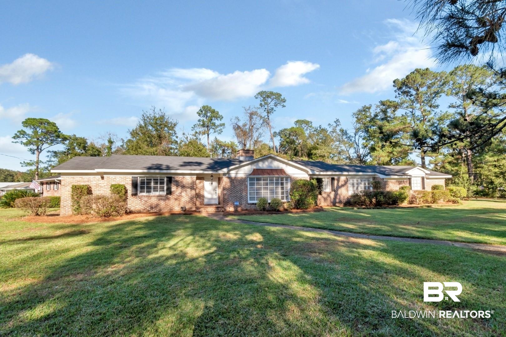 302 Springwood Drive East Mobile, AL 36608 - Photo 1 of 35 Ranch-style home with a front yard