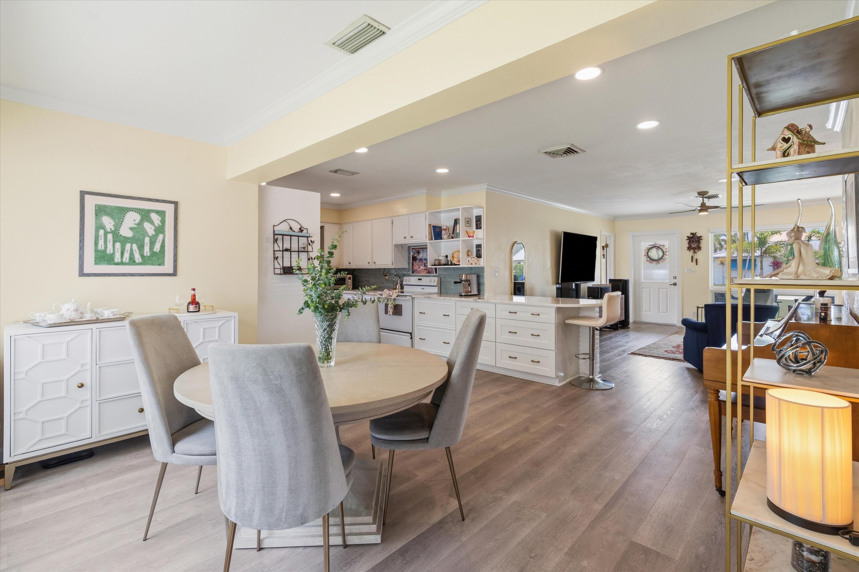 801 Berkley Street Boca Raton, FL 33487 - Photo 13 of 32 Dining Area