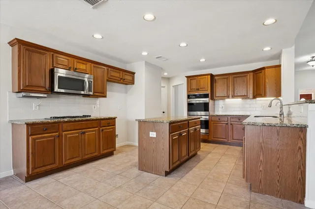 $3,600 | 501 Pine Bluff Drive, Friendswood, TX 77546