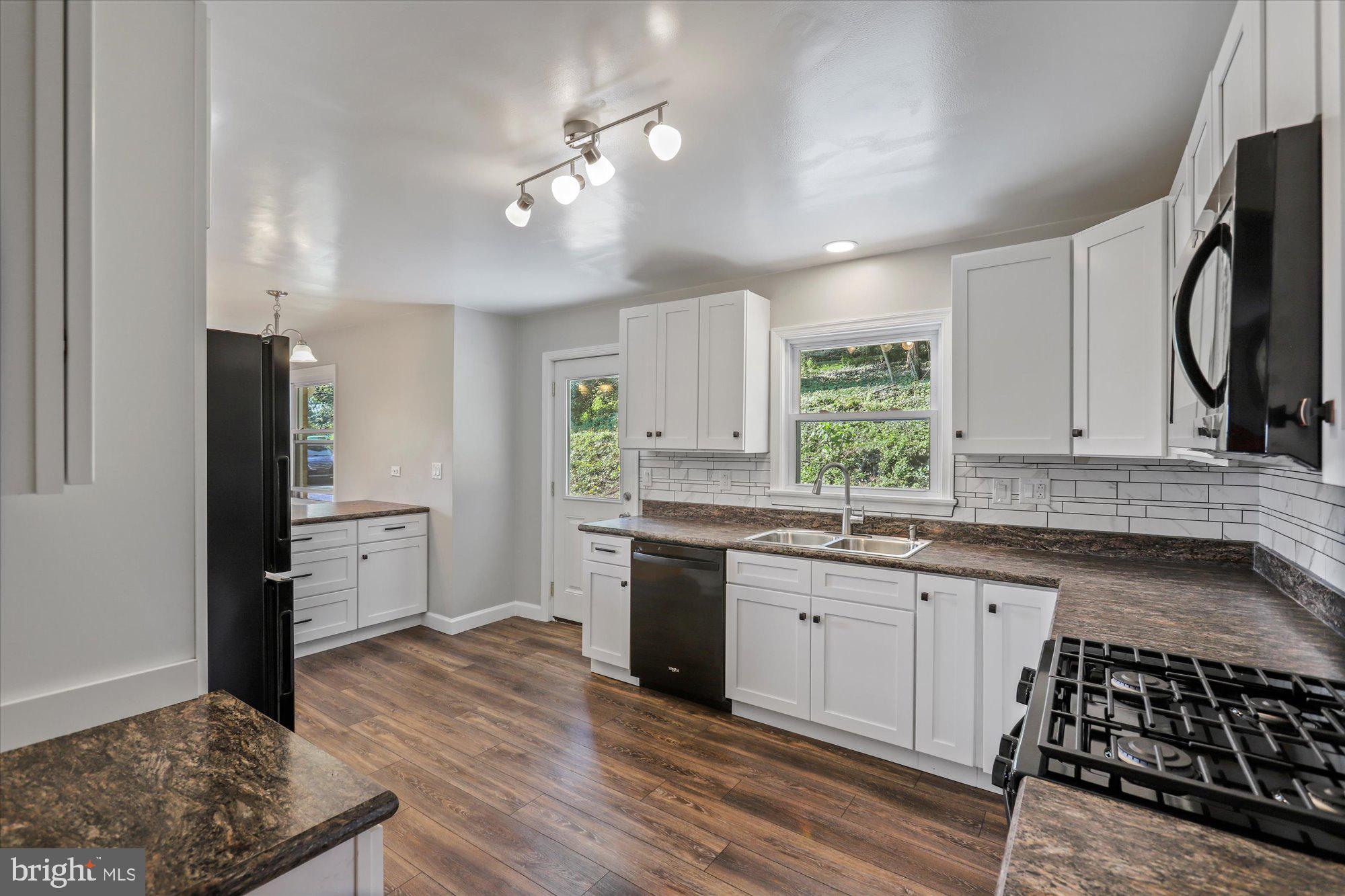 209 Clearview Road New Cumberland, PA 17070 - Photo 8 of 32 Gallery Image 8