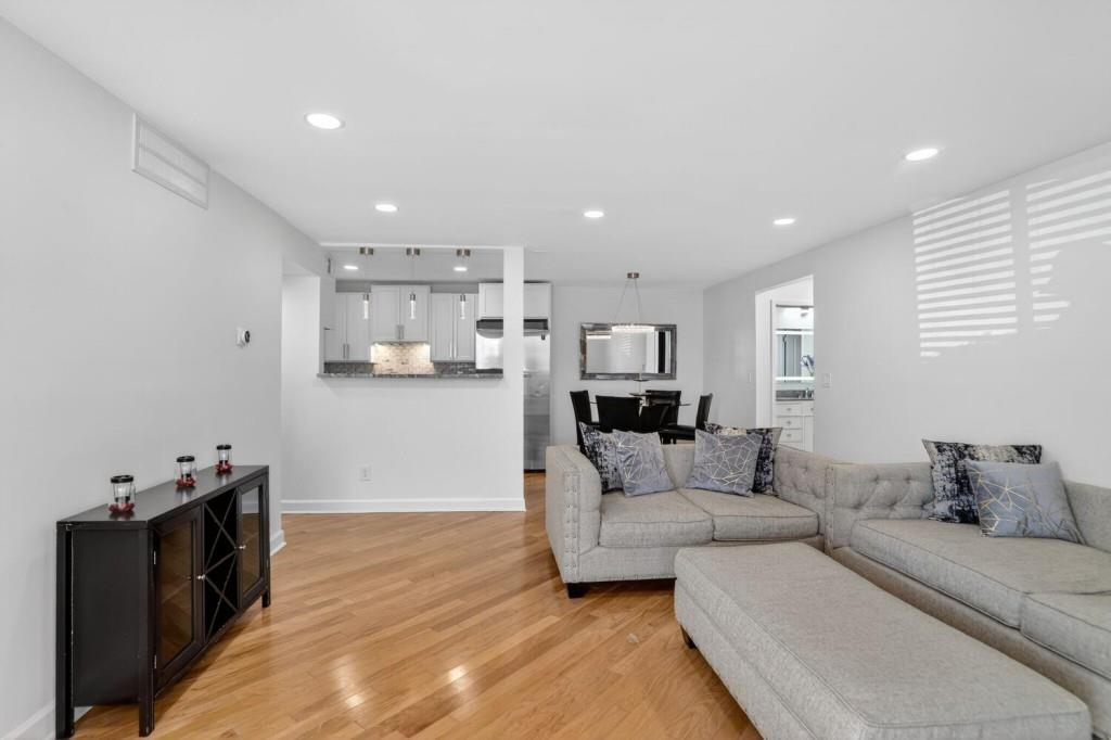 1510 Wingate Way Sandy Springs, GA 30350 - Photo 4 of 33