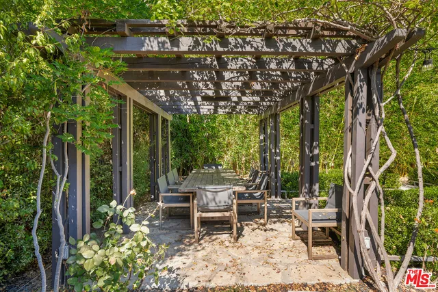 $12,500 | 221 South St Andrews Place, Los Angeles, CA 90004