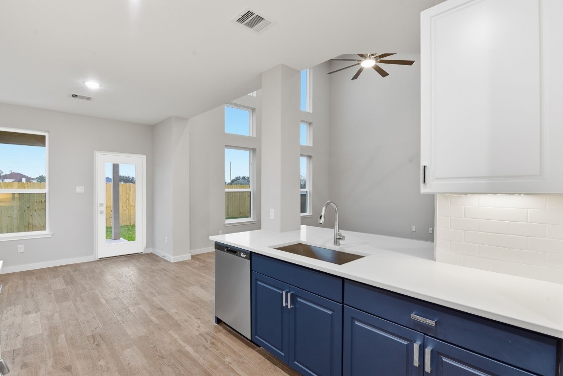 2415 Inlet Court Fresno, TX 77545 - Photo 20 of 50 a bathroom with a sink and a mirror