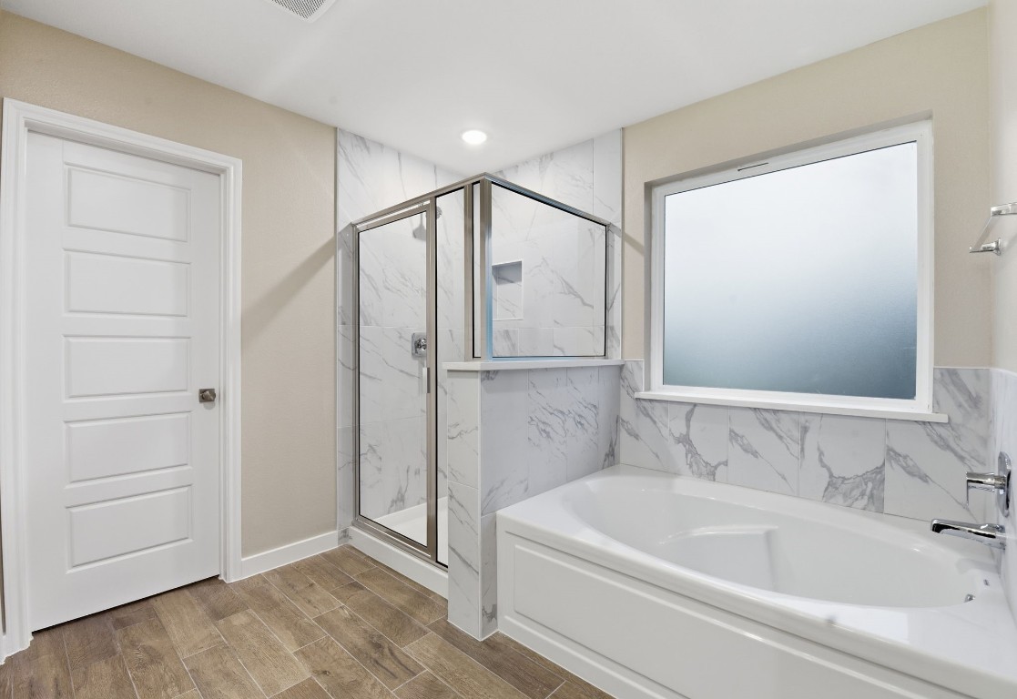 2415 Inlet Court Fresno, TX 77545 - Photo 30 of 50 a bathroom with a bathtub and a shower