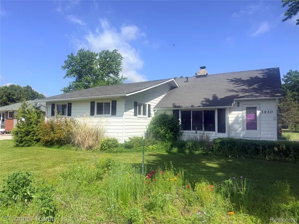 $254,900 | 1930 Gratiot Boulevard, Marysville, MI 48040