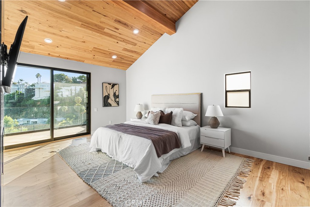 8566 Hollywood Boulevard Los Angeles, CA 90069 - Photo 20 of 41 Master Bedroom