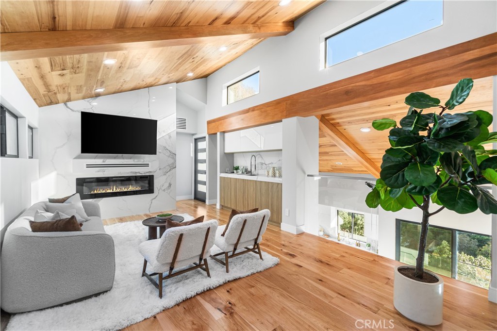 8566 Hollywood Boulevard Los Angeles, CA 90069 - Photo 26 of 41 Upper Loft