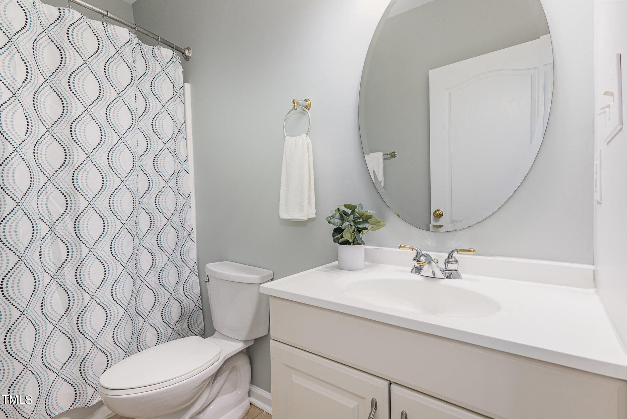 7533 Silver View Lane Raleigh, NC 27613 - Photo 17 of 25 a bathroom with a sink a toilet and a mirror