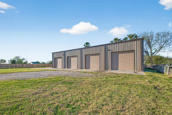 $4,000 | 5901 Cr-675, Unit B, Rosharon, TX 77583