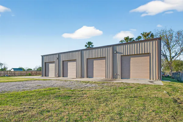 $4,000 | 5901 Cr-675, Unit B, Rosharon, TX 77583