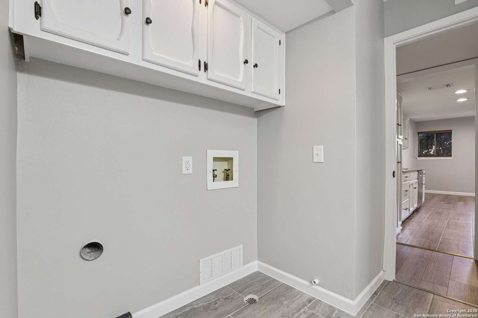3441 Turtle Village Drive, Unit 92FF San Antonio, TX 78230 - Photo 27 of 34 a bathroom with a sink
