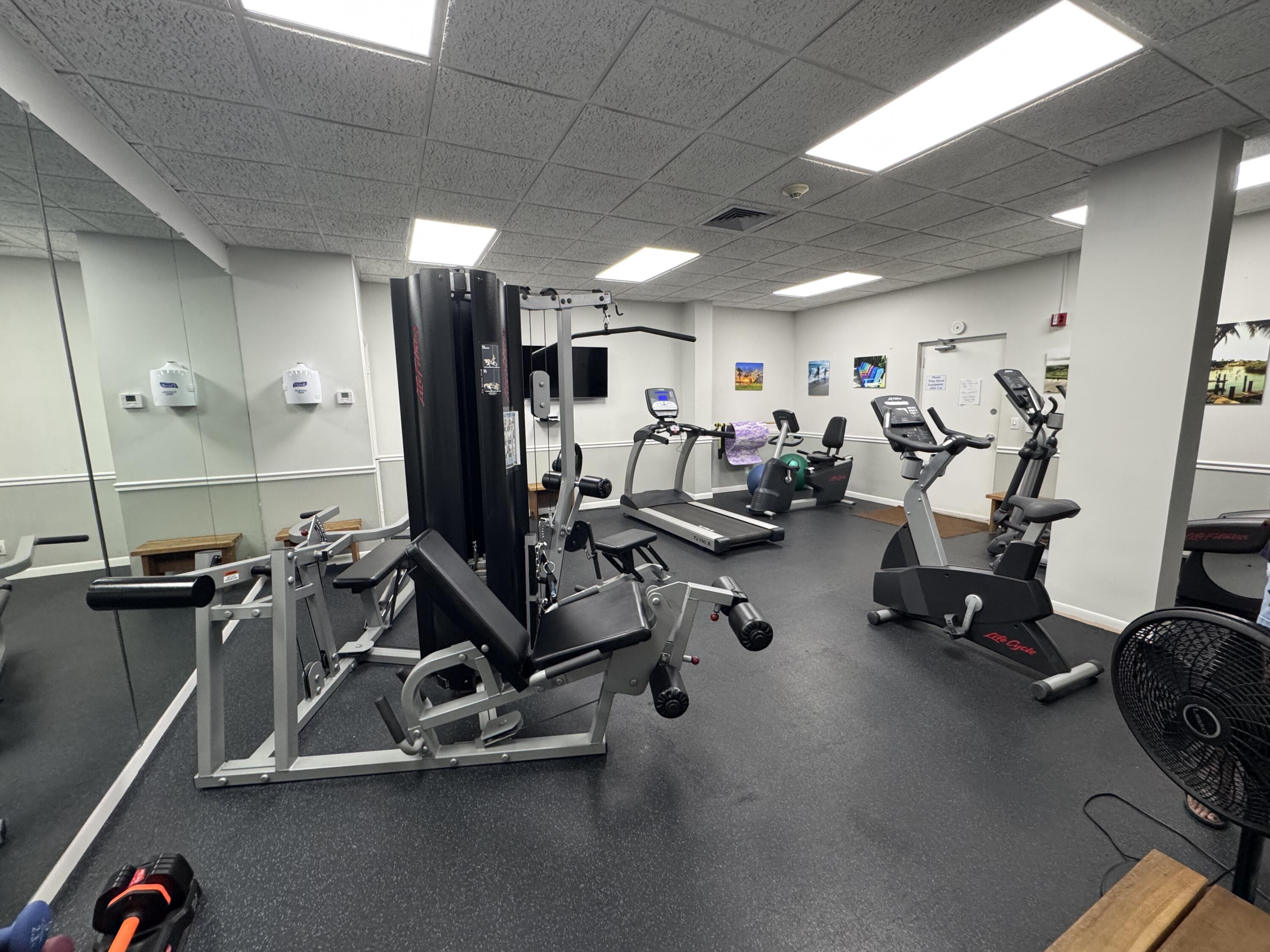 336 Golfview Road, Unit 706 North Palm Beach, FL 33408 - Photo 37 of 41 a view of a room with gym equipment
